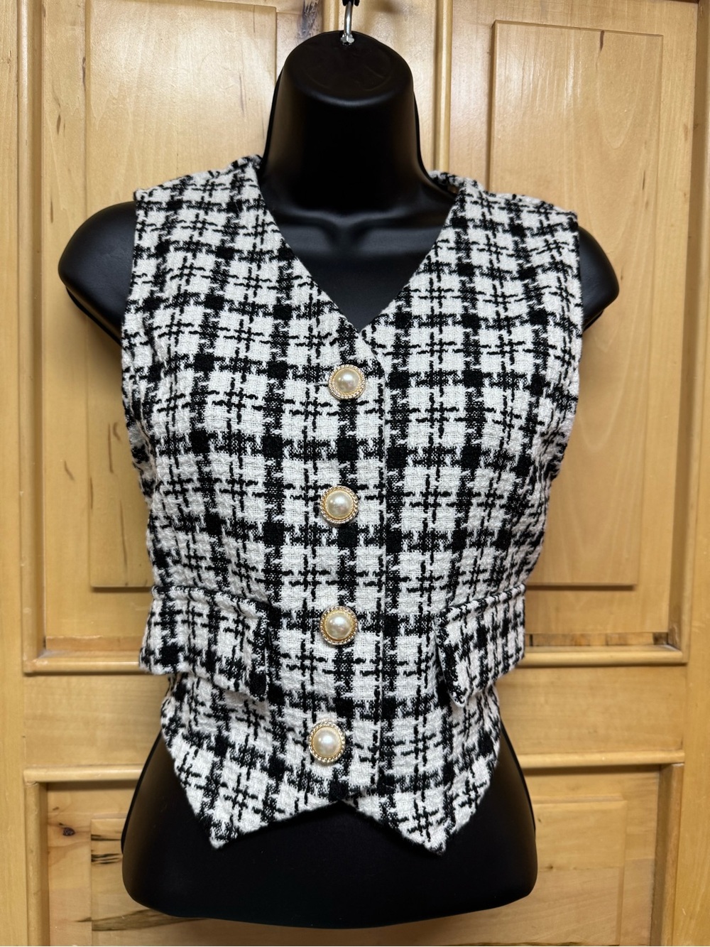SHEIN Black & White Tweed Pearl-Button Cropped Vest